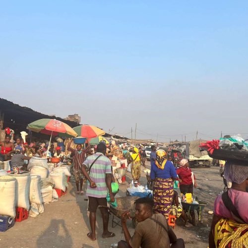 Tribunal de Luanda ordena devolução do Mercado do Km 30 à proprietária