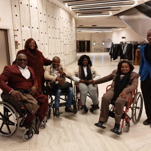 Práticas discriminatórias contra pessoas com deficiência podem ser discutidas no parlamento angolano