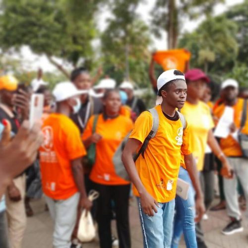 Agentes do CENSO protestam contra o não pagamento dos subsídios