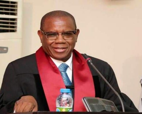 Carlos Feijó processa juíza que o qualificou de “arrogante”