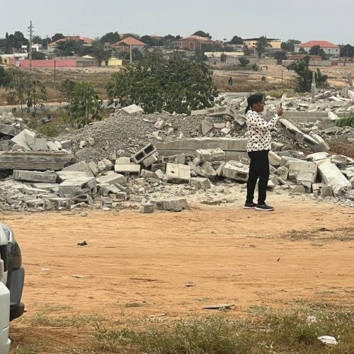 Mais de 50 residências destruídas no Camama supostamente por orientação do administrador Fábio Guiri