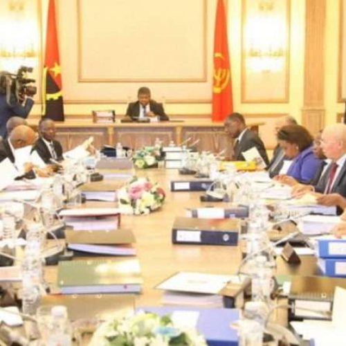 “O governo não precisa de branquear a sua imagem os feitos são visíveis” – diz Manuel Pinheiro