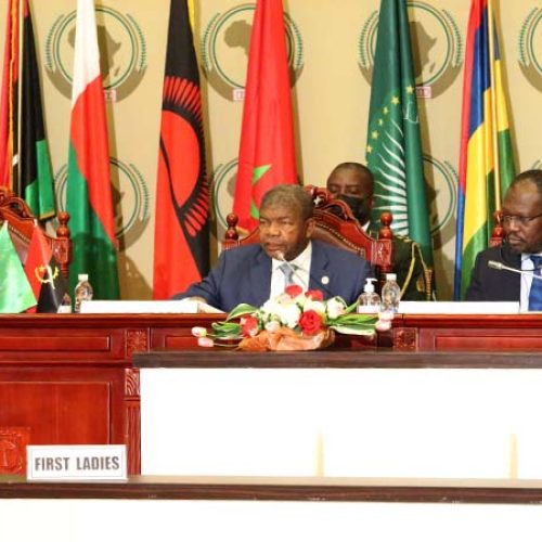 Um olhar sobre campeão da paz em África que enfrenta conflitos no seu país