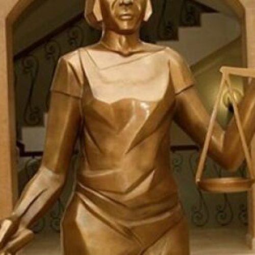 Juíza Regina de Sousa acusada de favorecer compadre no processo que envolve Edeltrudes Costa