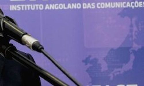 O secretário de Estado para as Telecomunicções de Angola, Mário de Oliveira, durante uma conferência de imprensa em Luanda, Angola, 22 de março de 2019. O Instituto Angolano das Comunicações (INACOM) indicou hoje que vai, a partir de abril, realizar, de forma faseada, a atualização de preços dos três serviços privados de televisão por assinatura, com um aumento de 25% da tarifa atual. AMPE ROGÉRIO/LUSA