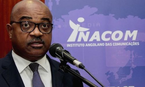 O secretário de Estado para as Telecomunicções de Angola, Mário de Oliveira, durante uma conferência de imprensa em Luanda, Angola, 22 de março de 2019. O Instituto Angolano das Comunicações (INACOM) indicou hoje que vai, a partir de abril, realizar, de forma faseada, a atualização de preços dos três serviços privados de televisão por assinatura, com um aumento de 25% da tarifa atual. AMPE ROGÉRIO/LUSA