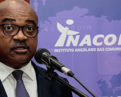 O secretário de Estado para as Telecomunicções de Angola, Mário de Oliveira, durante uma conferência de imprensa em Luanda, Angola, 22 de março de 2019. O Instituto Angolano das Comunicações (INACOM) indicou hoje que vai, a partir de abril, realizar, de forma faseada, a atualização de preços dos três serviços privados de televisão por assinatura, com um aumento de 25% da tarifa atual. AMPE ROGÉRIO/LUSA