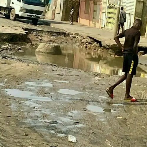 Má condição da via Escola 8 ao Mercado da Madeira revolta moradores da Estalagem