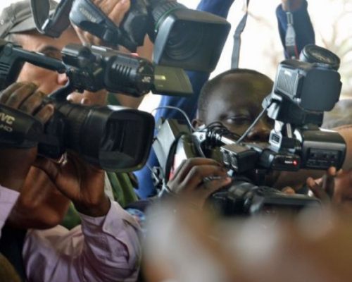 Em Angola: pobreza de jornalistas comparada à de agente de segurança de proteção física