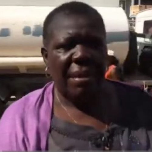 “Até as galinhas reclamam – falar não é crime – libertem o meu filho” diz Mãe de Osvaldo Caholo