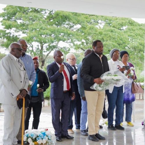 Rafael Massanga Savimbi pede bênção ao fundador antes de lançar campanha enquanto ACJ abre corrida à reeleição em Malanje