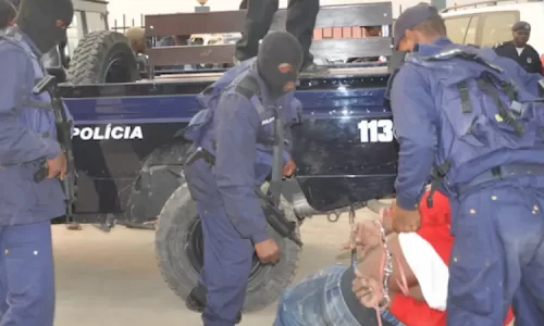 policia em angola