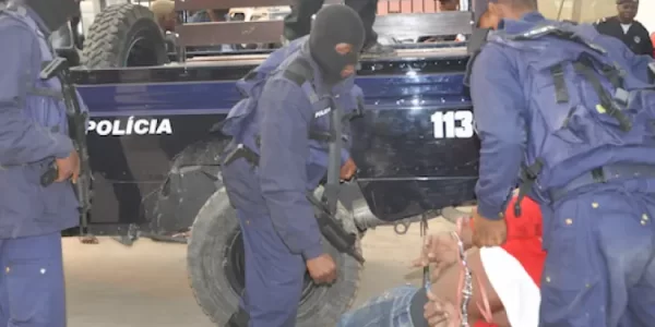 policia em angola