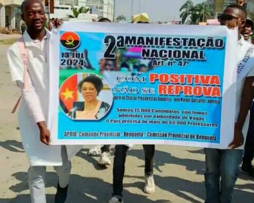 Candidatos com notas positivas excluídos do concurso da educação protestam em Benguela