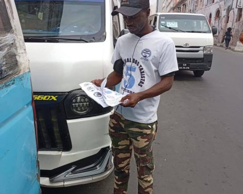 Taxistas mobilizam paralisação nacional de três dias